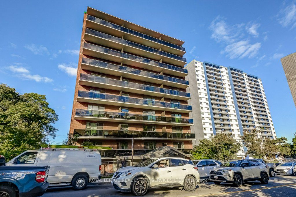 81 Charlton Ave E, #201