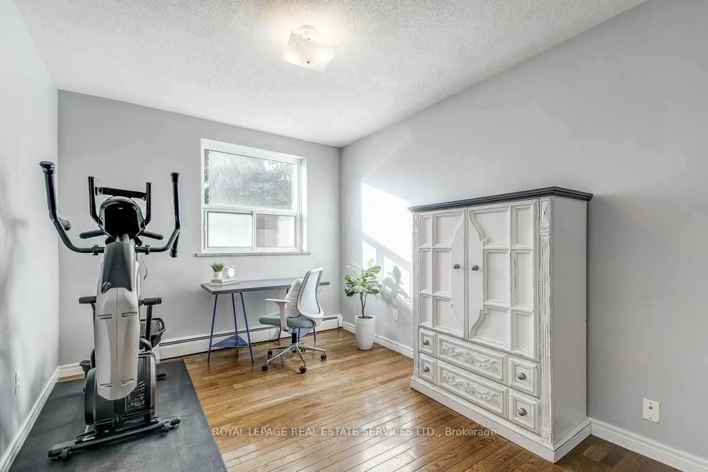 81 Charlton Ave E, #201