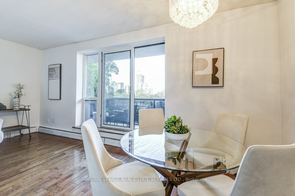 81 Charlton Ave E, #201