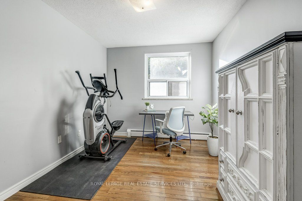 81 Charlton Ave E, #201