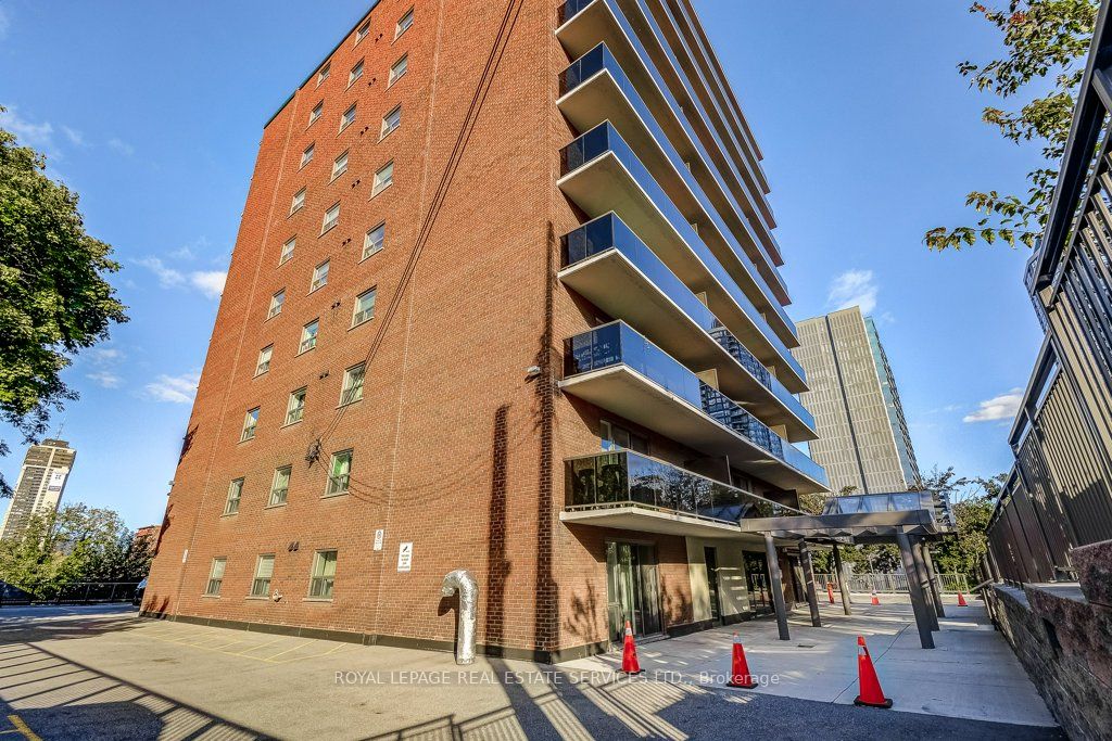 81 Charlton Ave E, #201