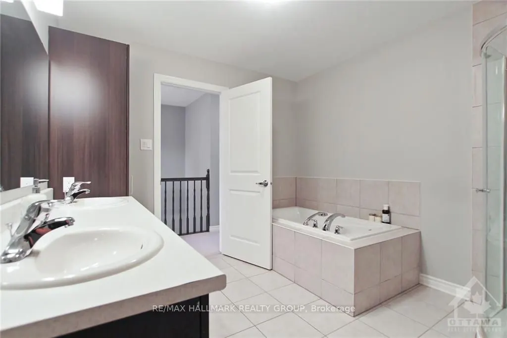 225 King St