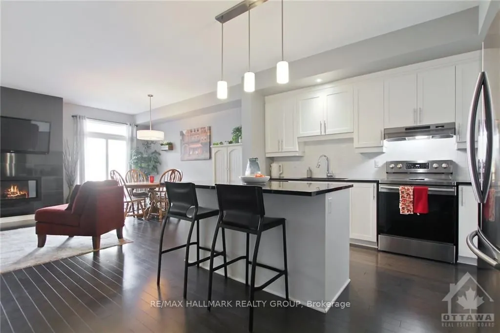 225 King St