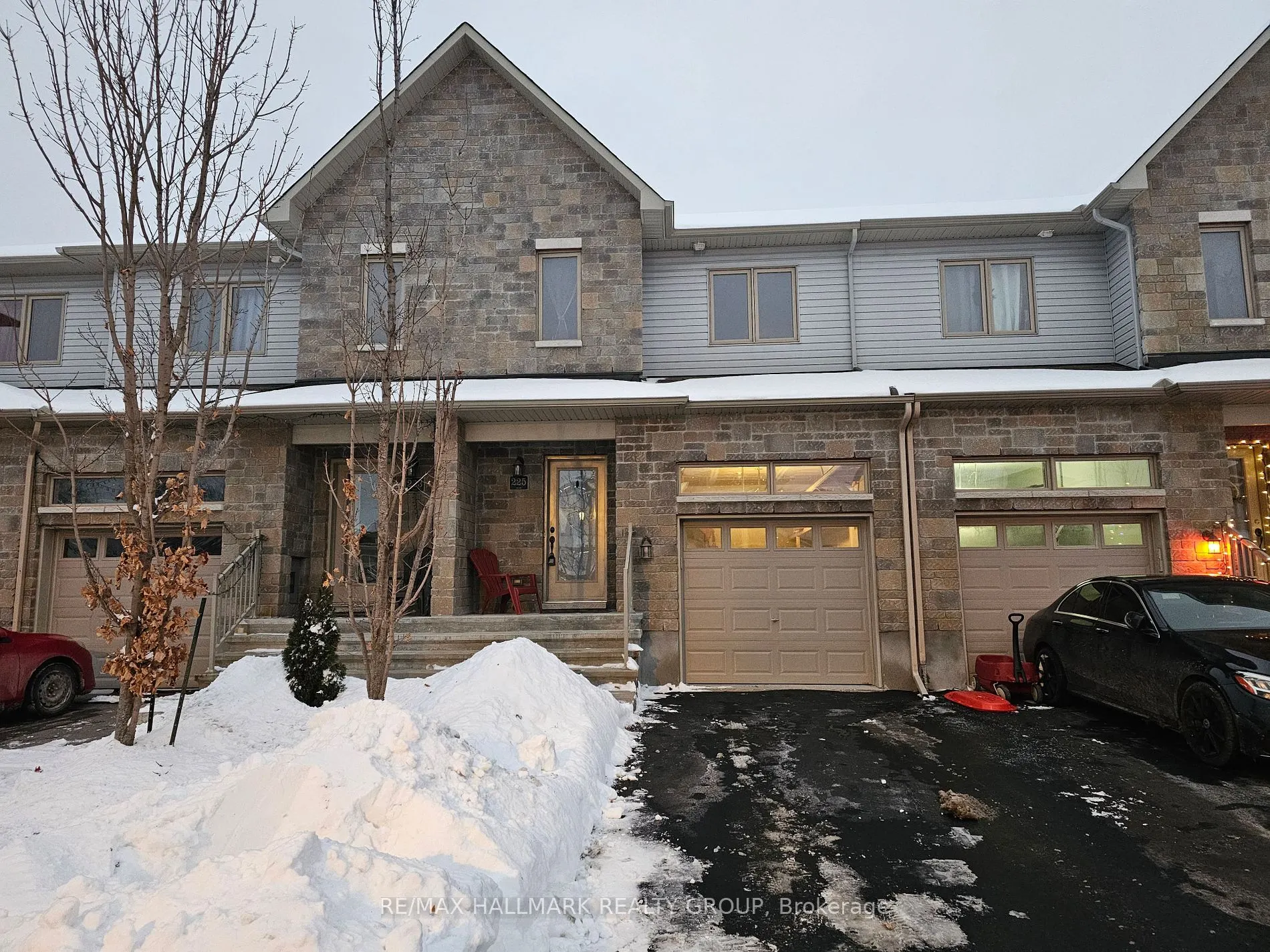 225 King St
