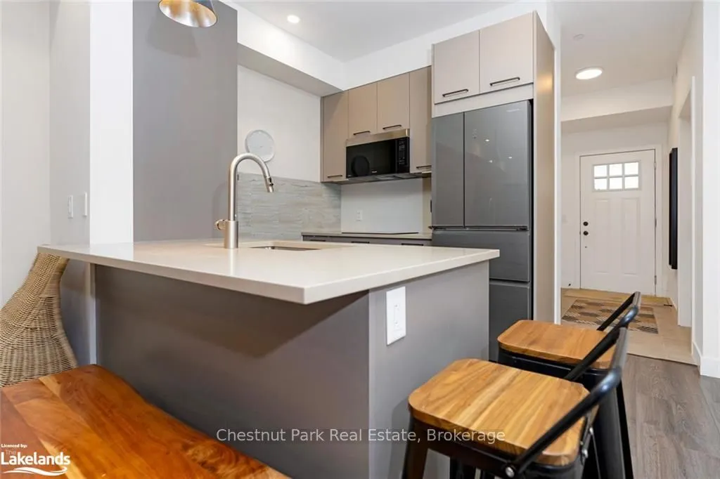18 BECKWITH LANE #202