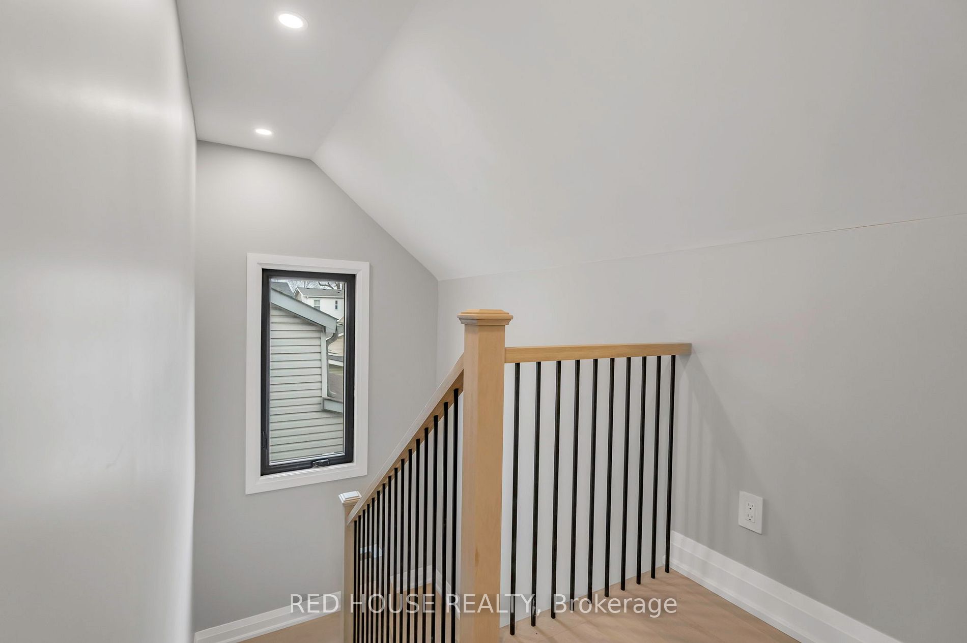 10 Bayside Ave