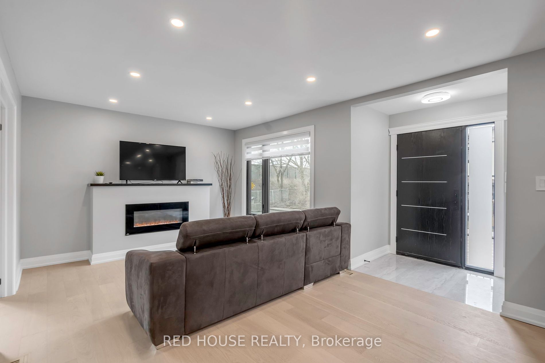 10 Bayside Ave