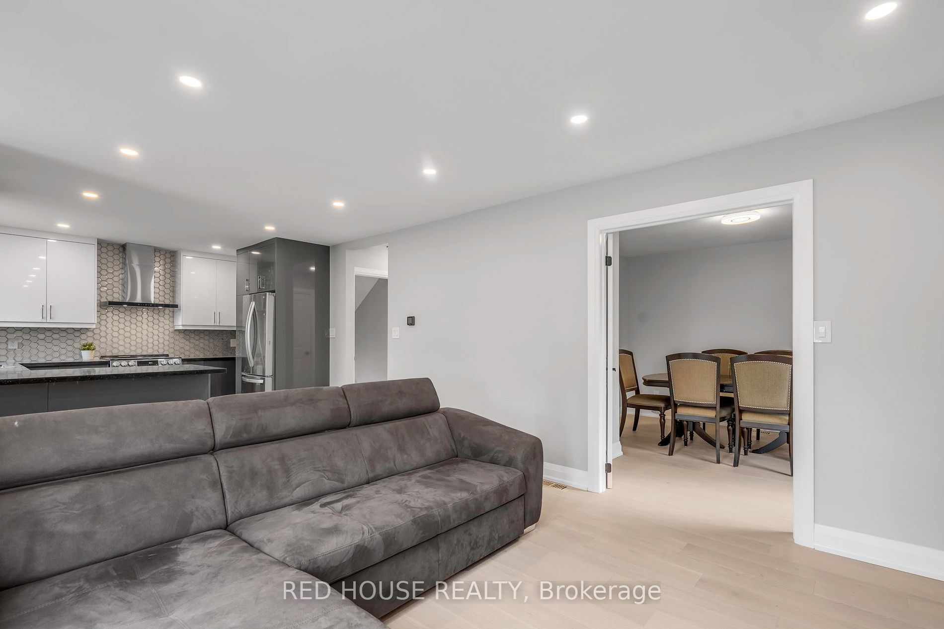 10 Bayside Ave