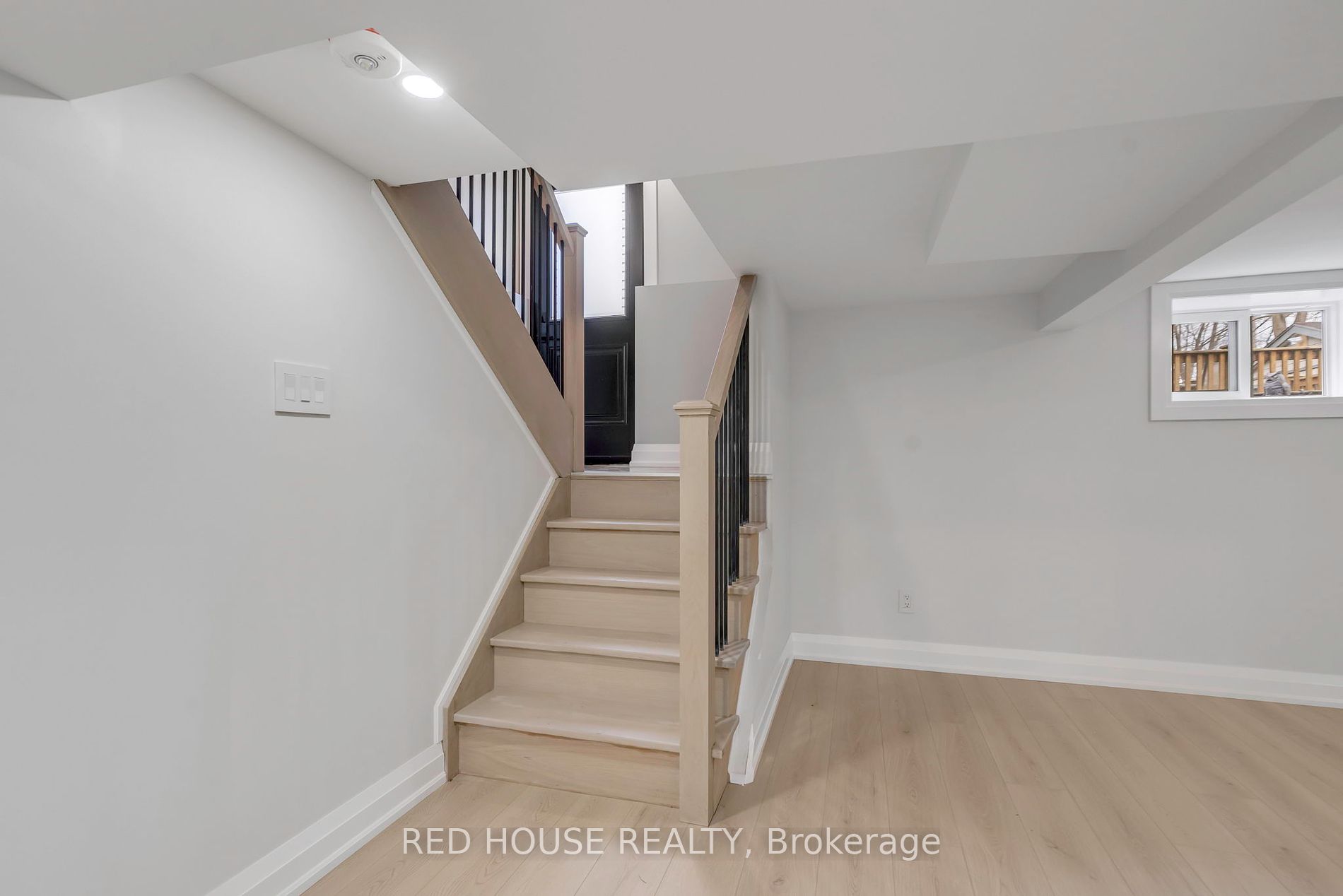 10 Bayside Ave