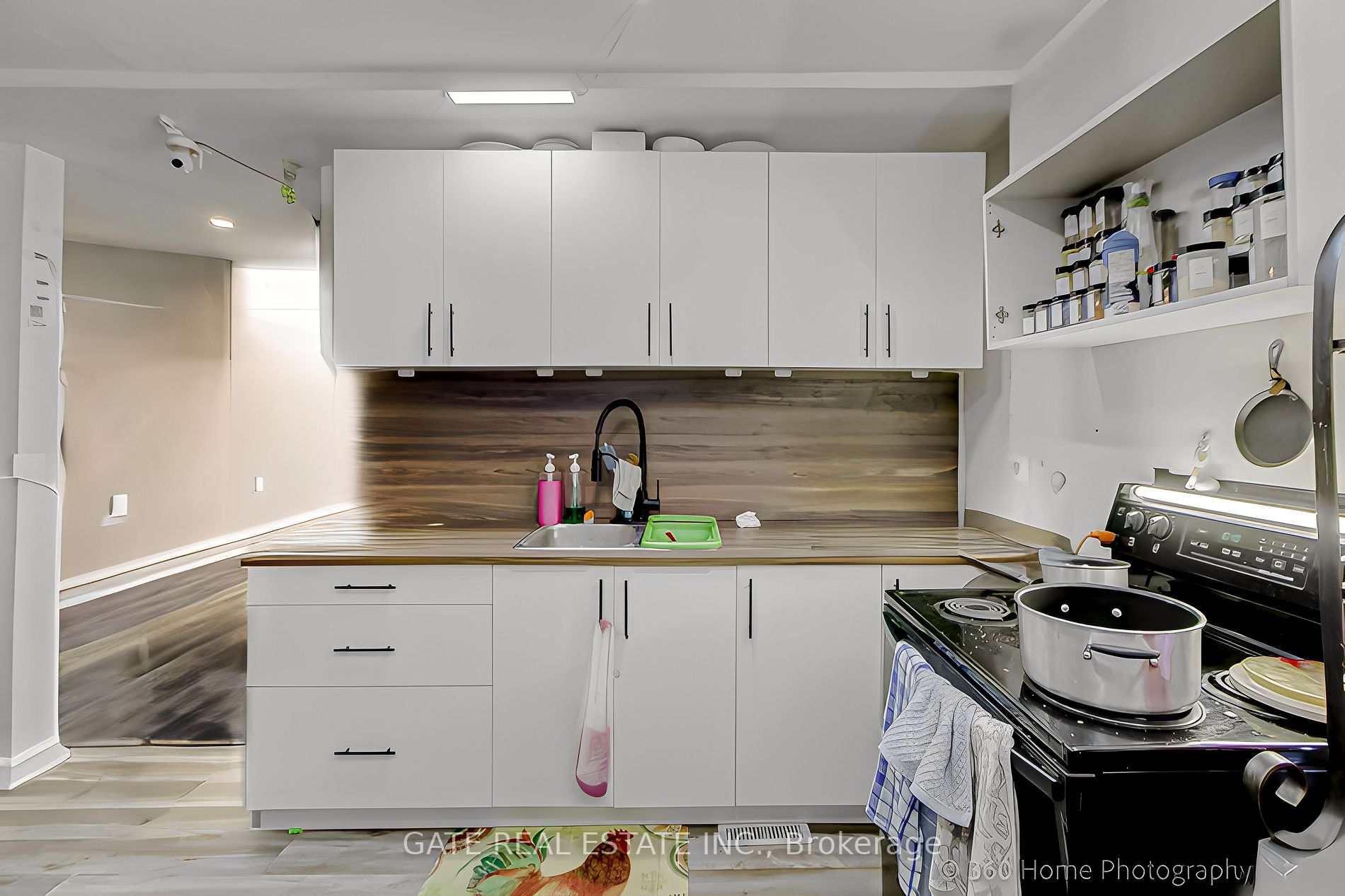 99 Leeming St