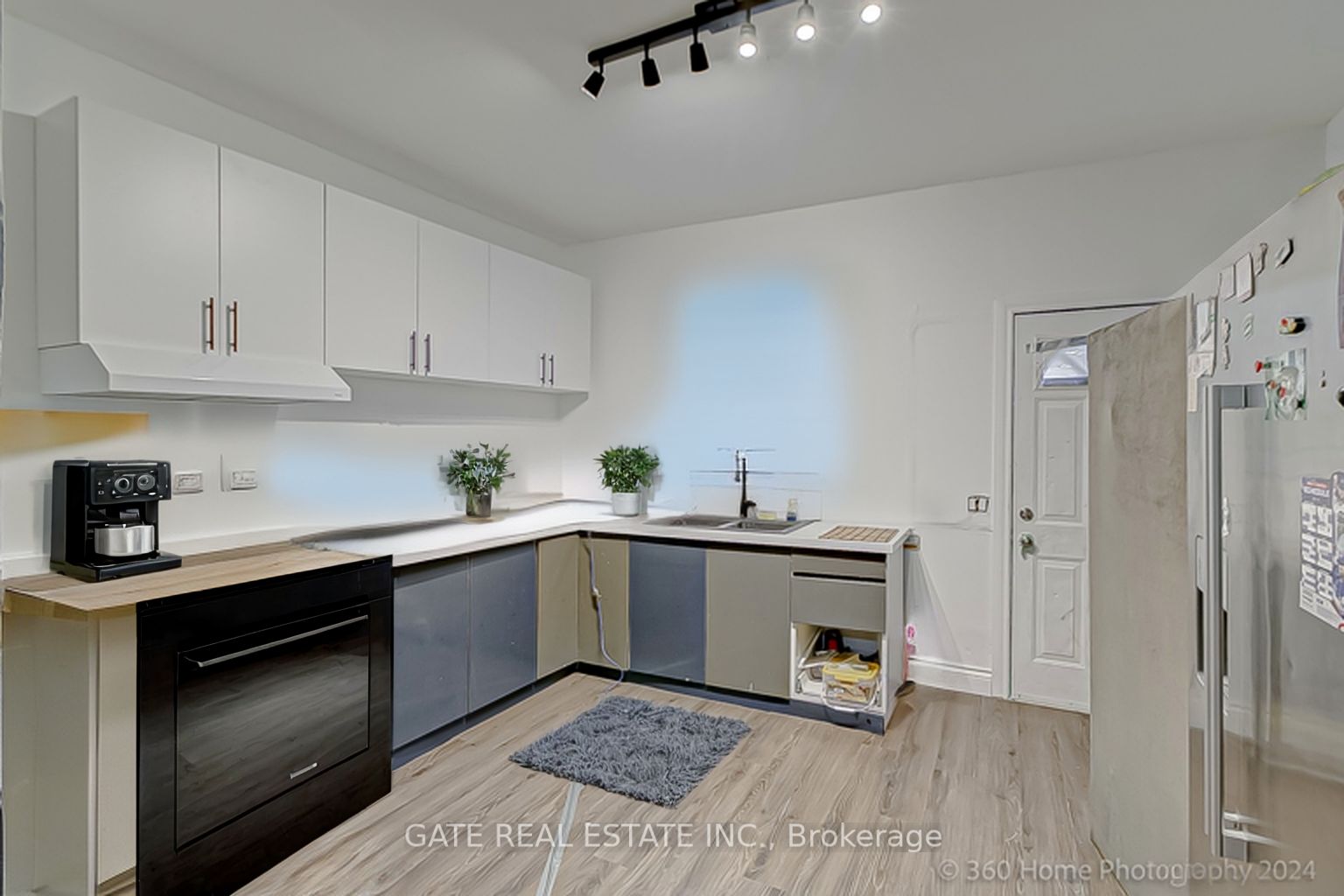 99 Leeming St
