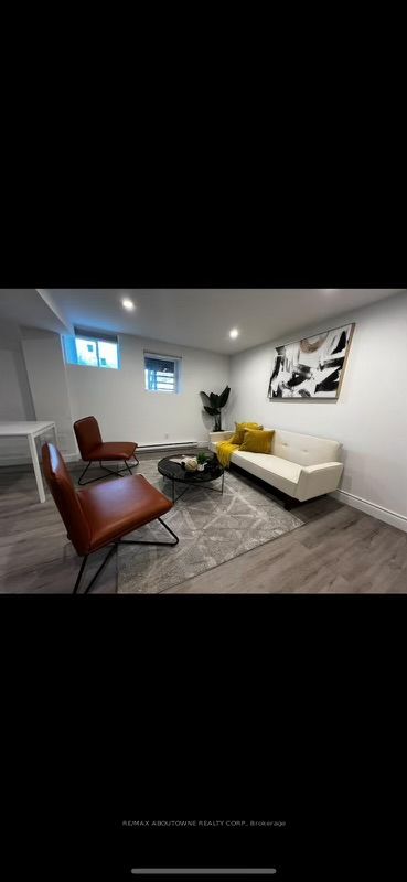 66 Wellington St S, #lower