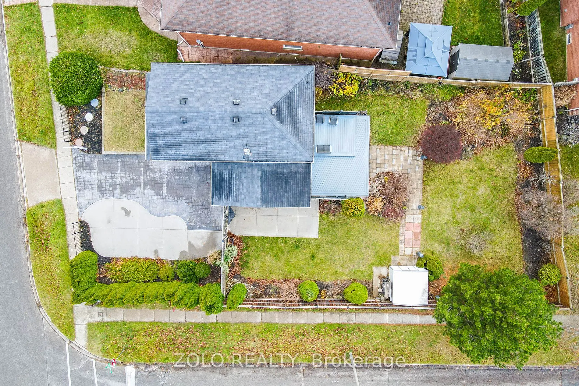 371 Burnett Ave