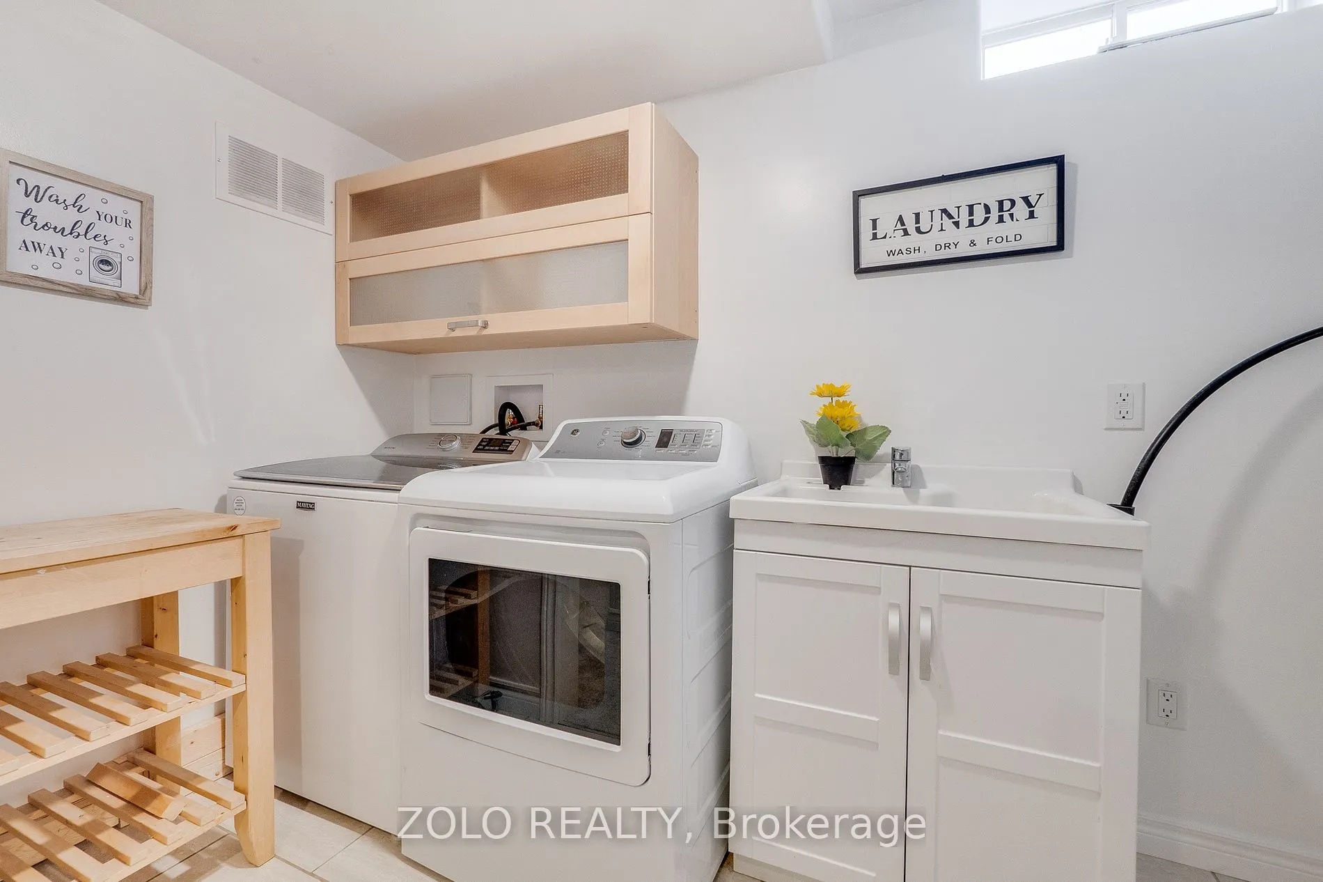 371 Burnett Ave