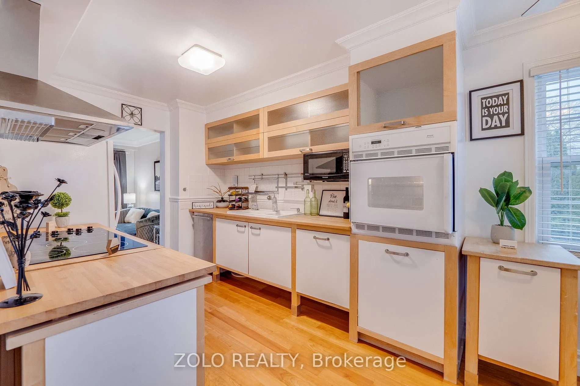 371 Burnett Ave