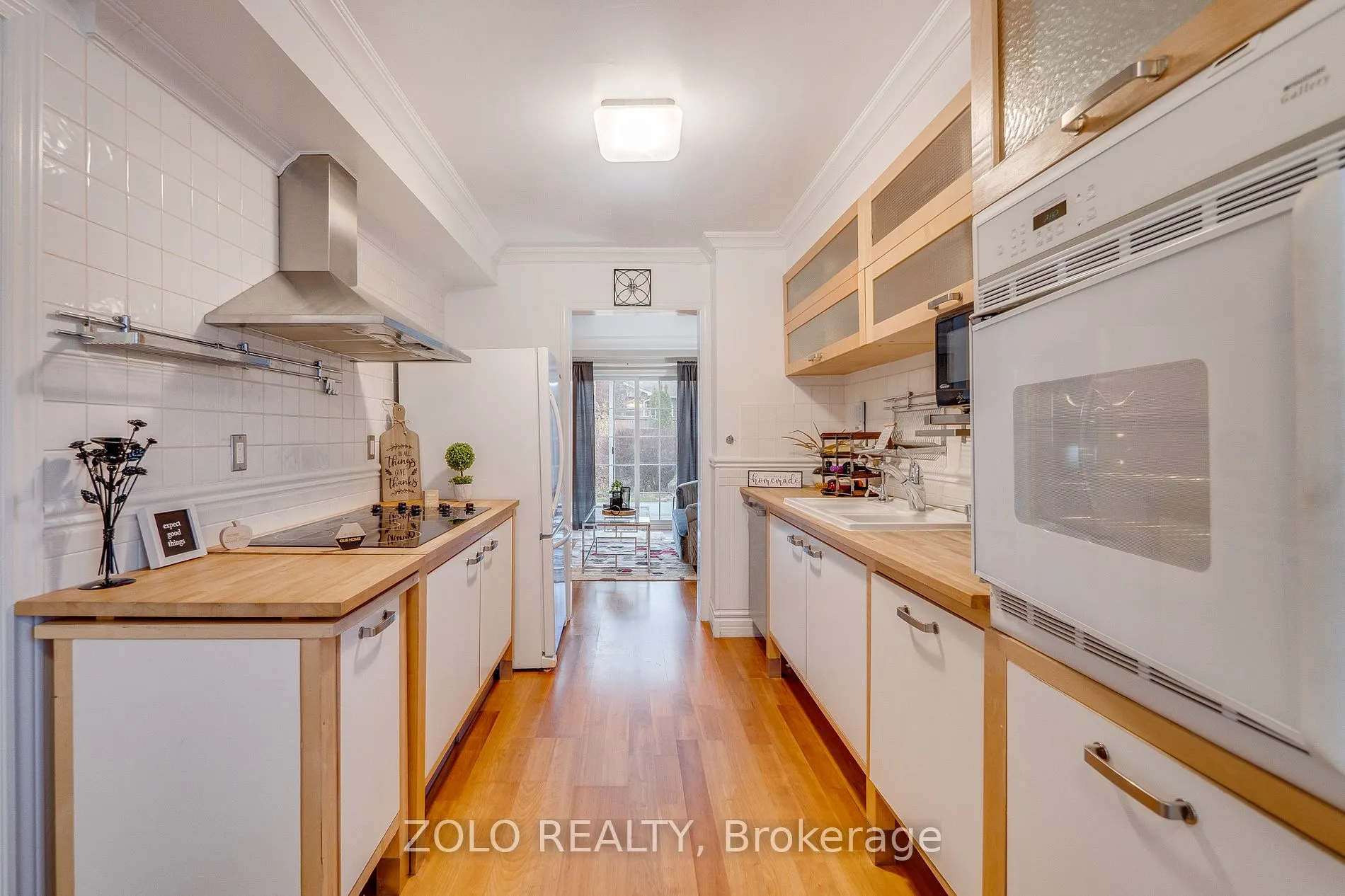 371 Burnett Ave