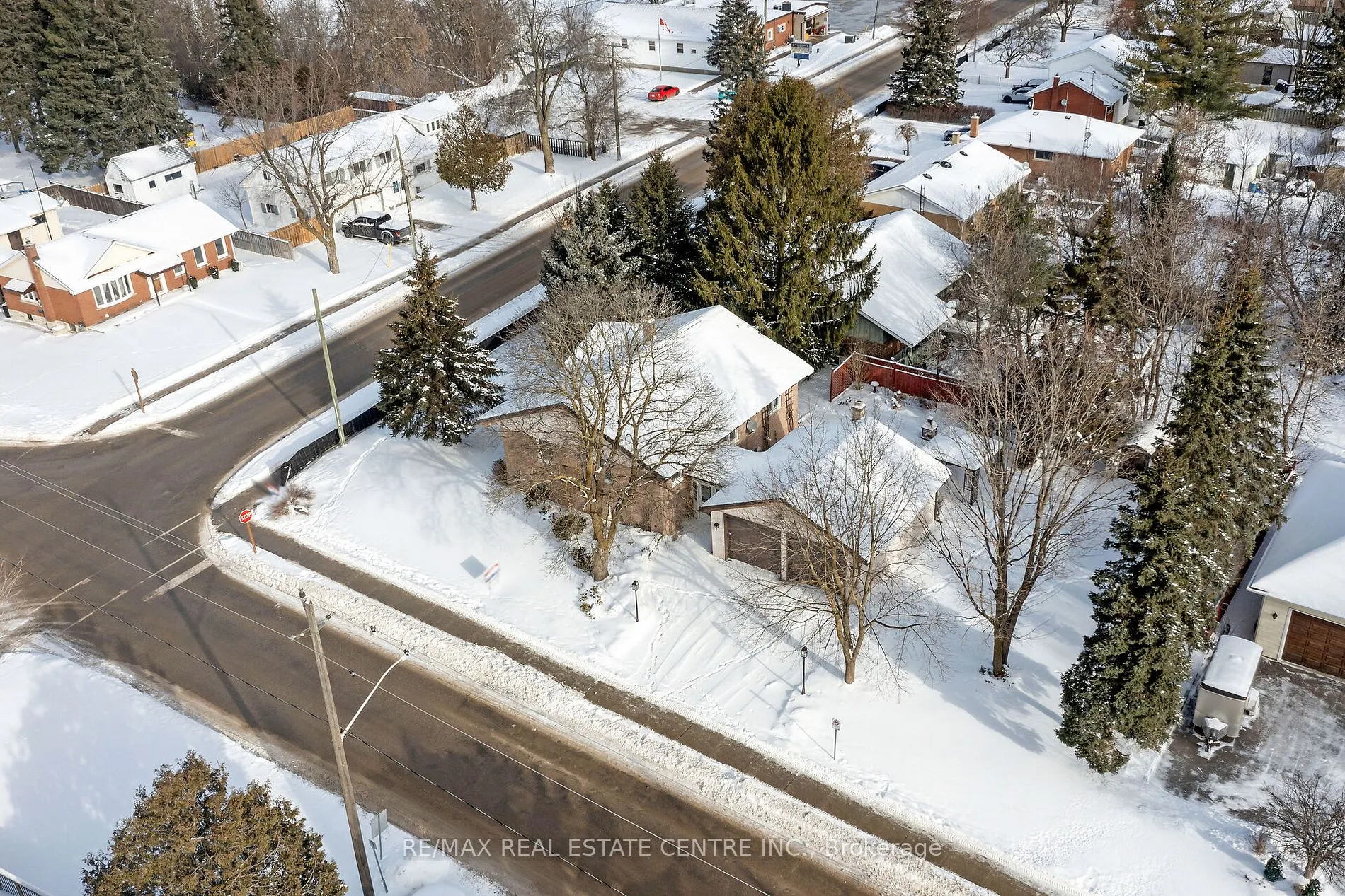 9 Dundas St E