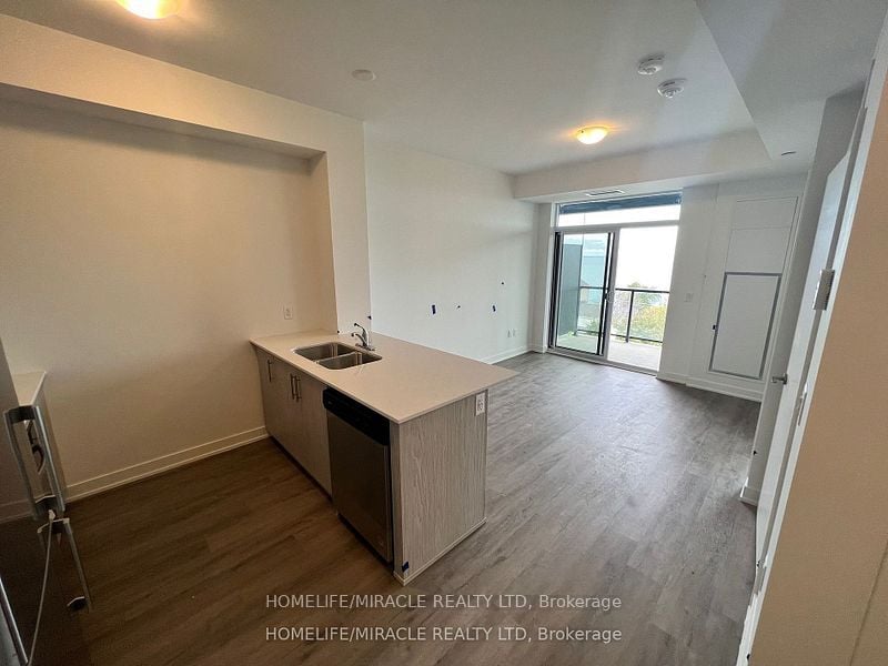 600 North Service Rd, #513
