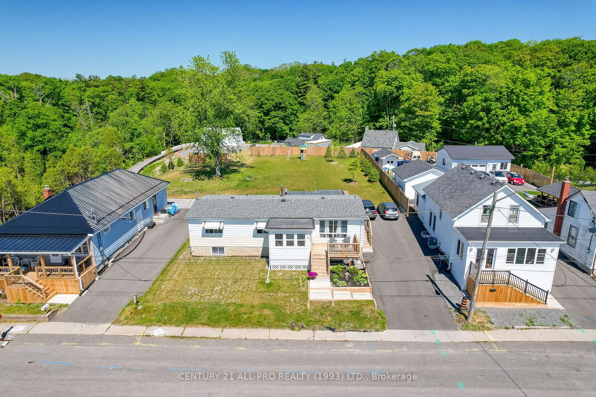 64 Alexander St