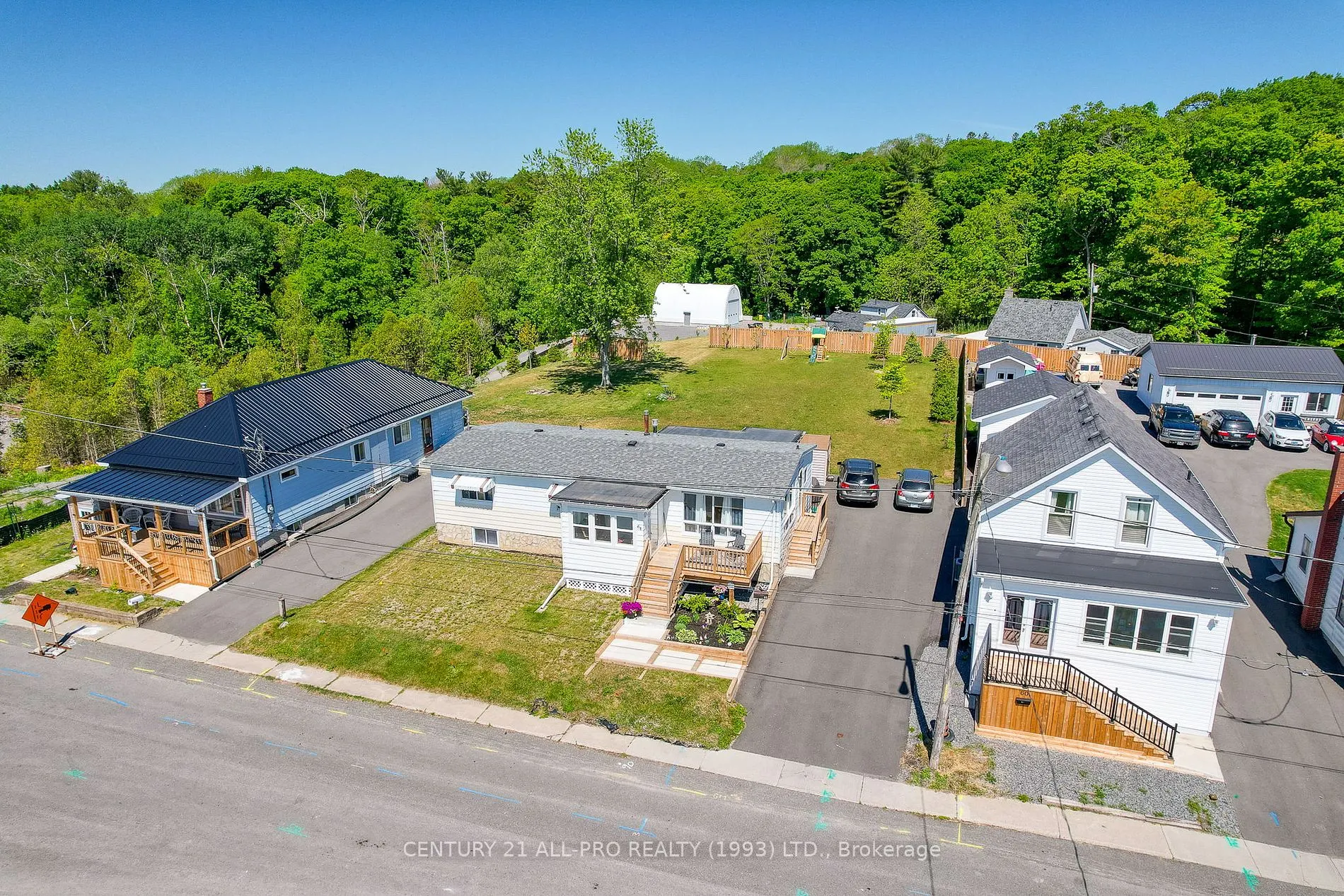 64 Alexander St