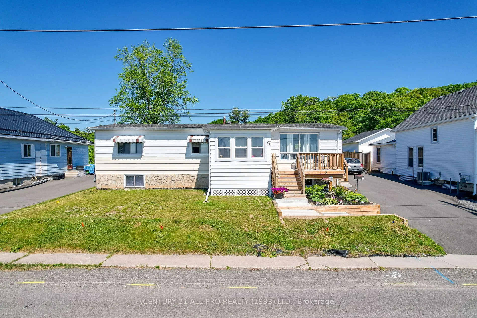 64 Alexander St