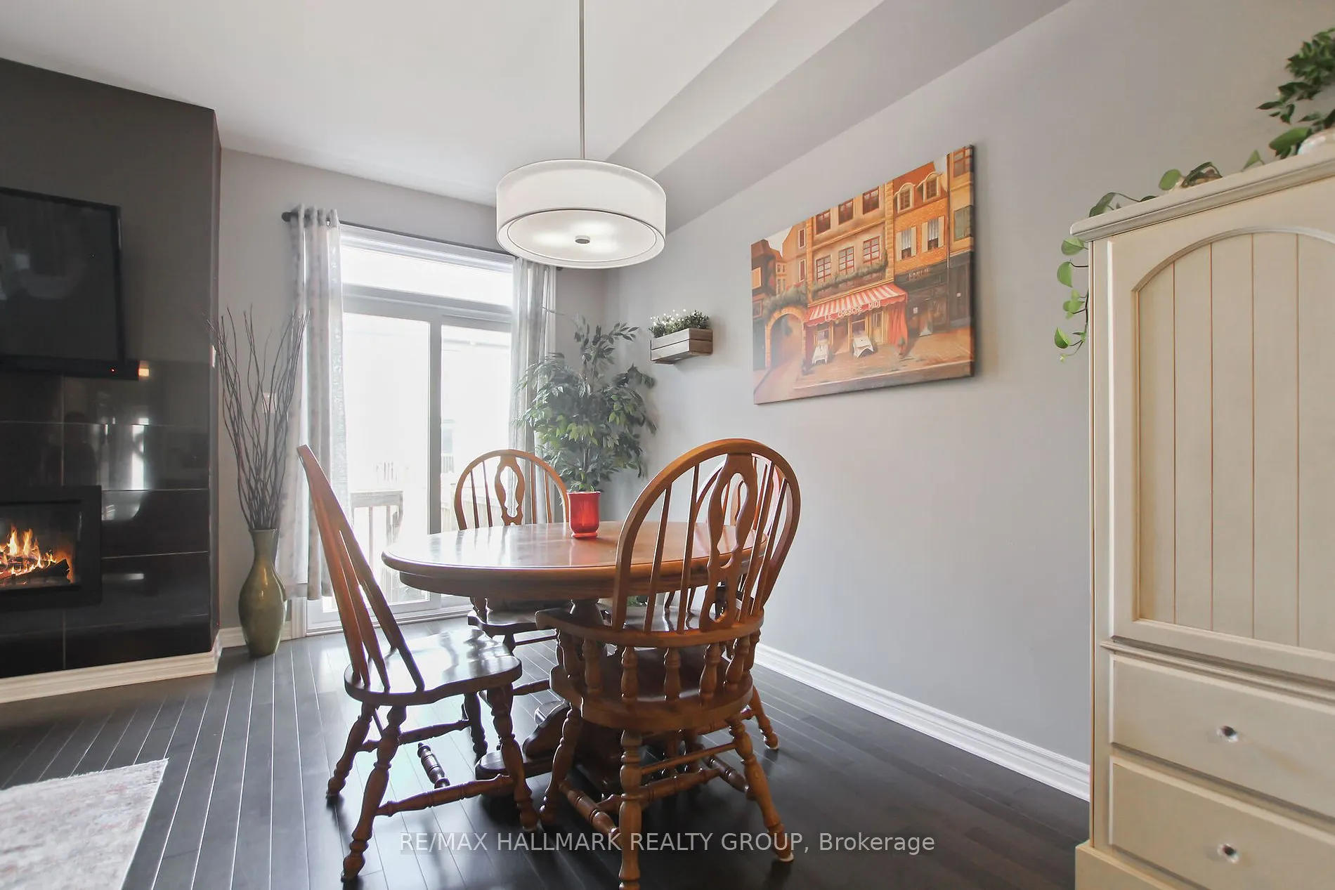 225 King St