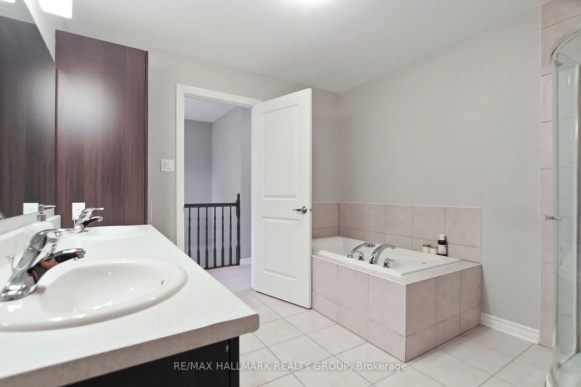 225 King St