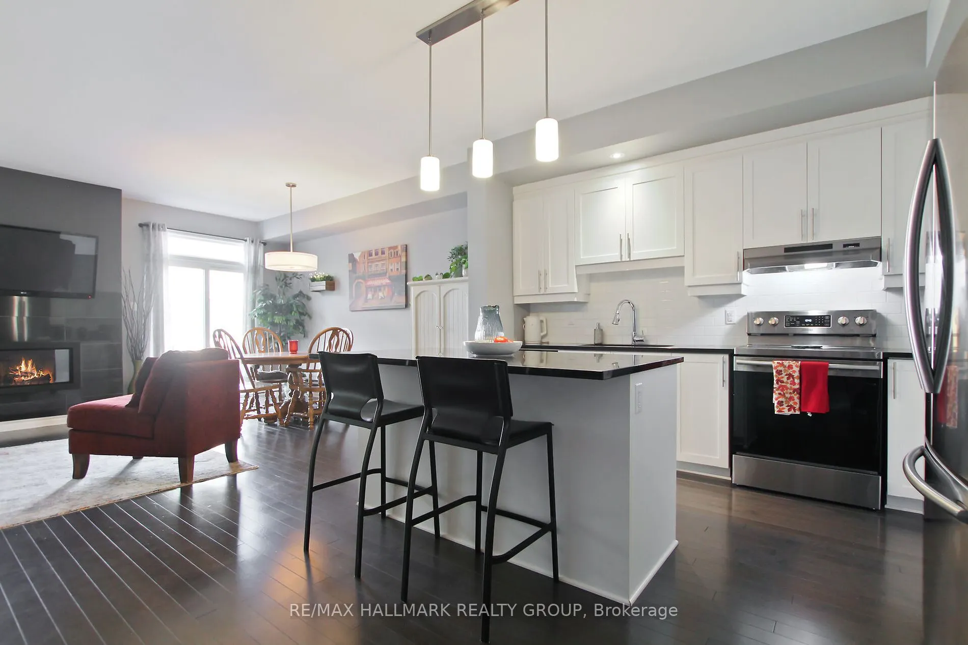 225 King St