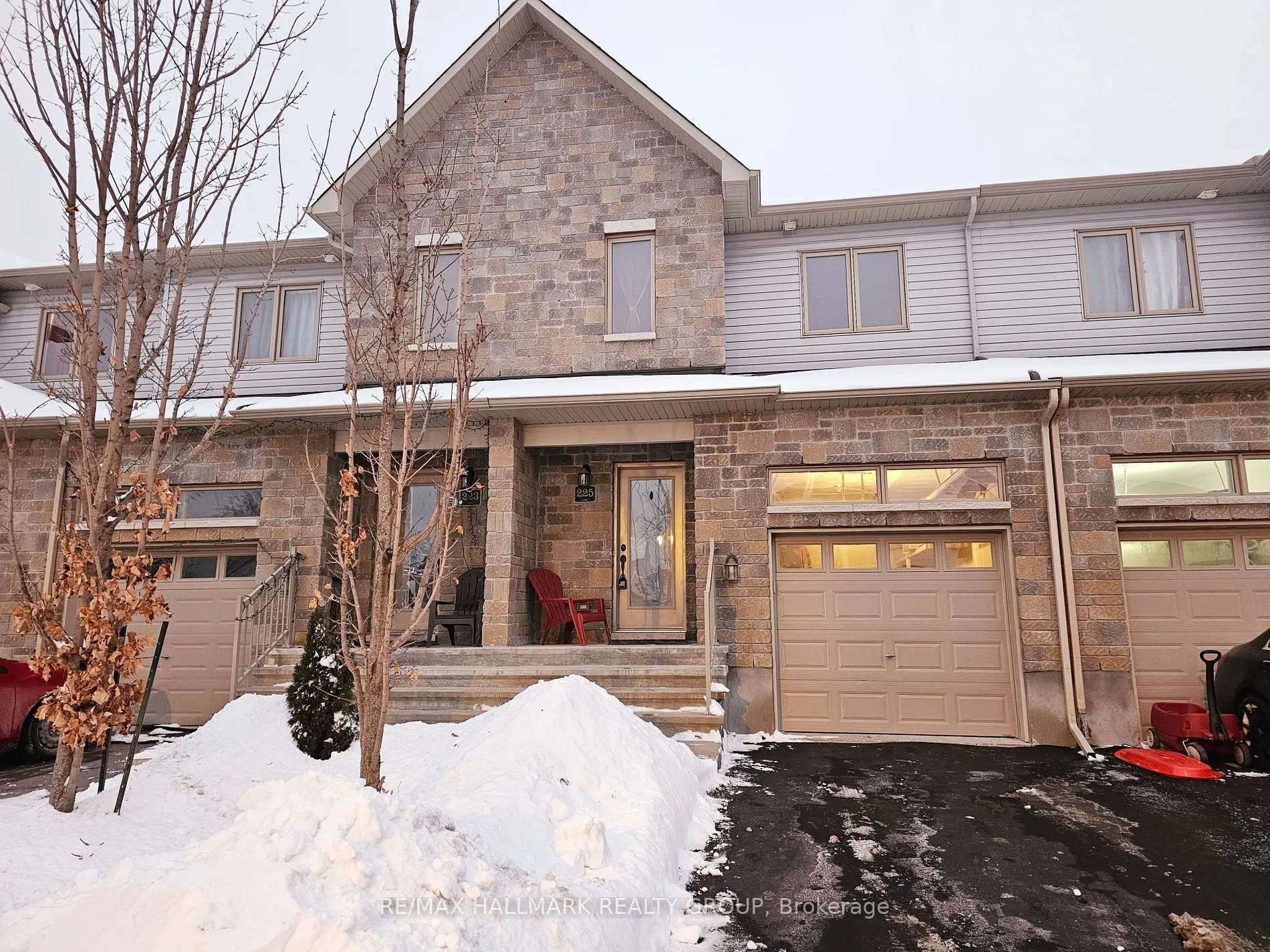 225 King St