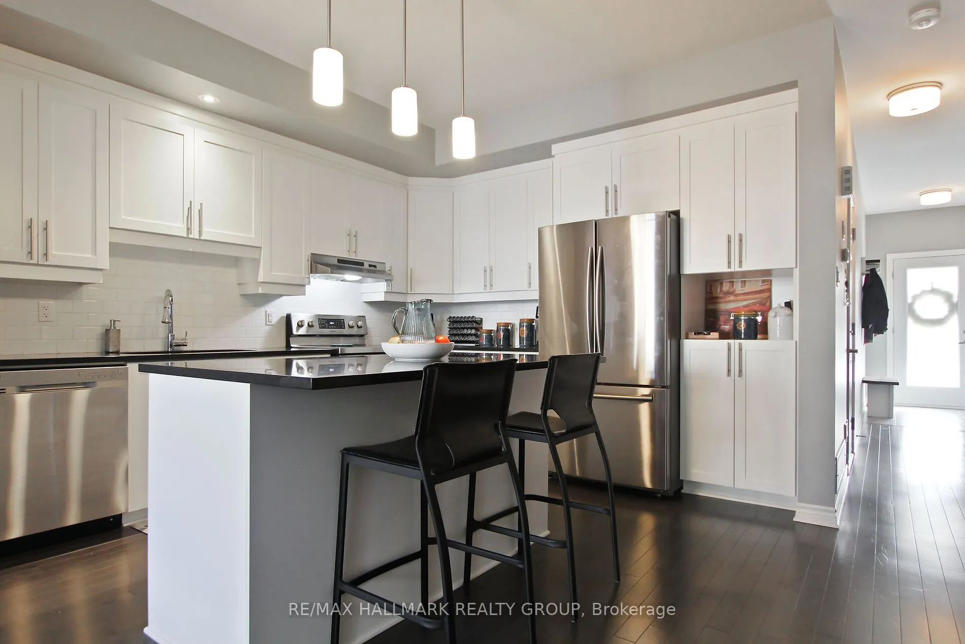 225 King St