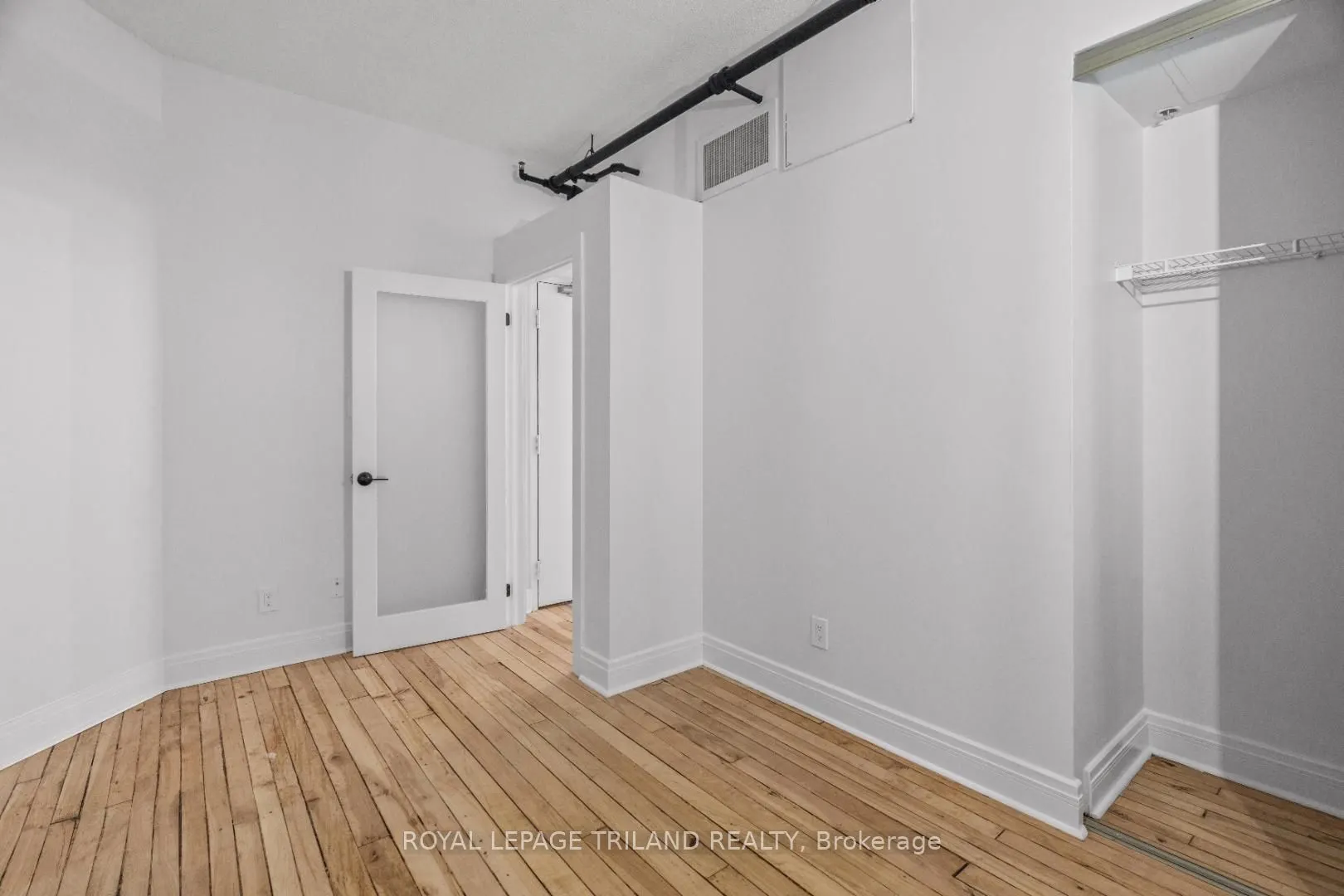 330 Clarence St, #202