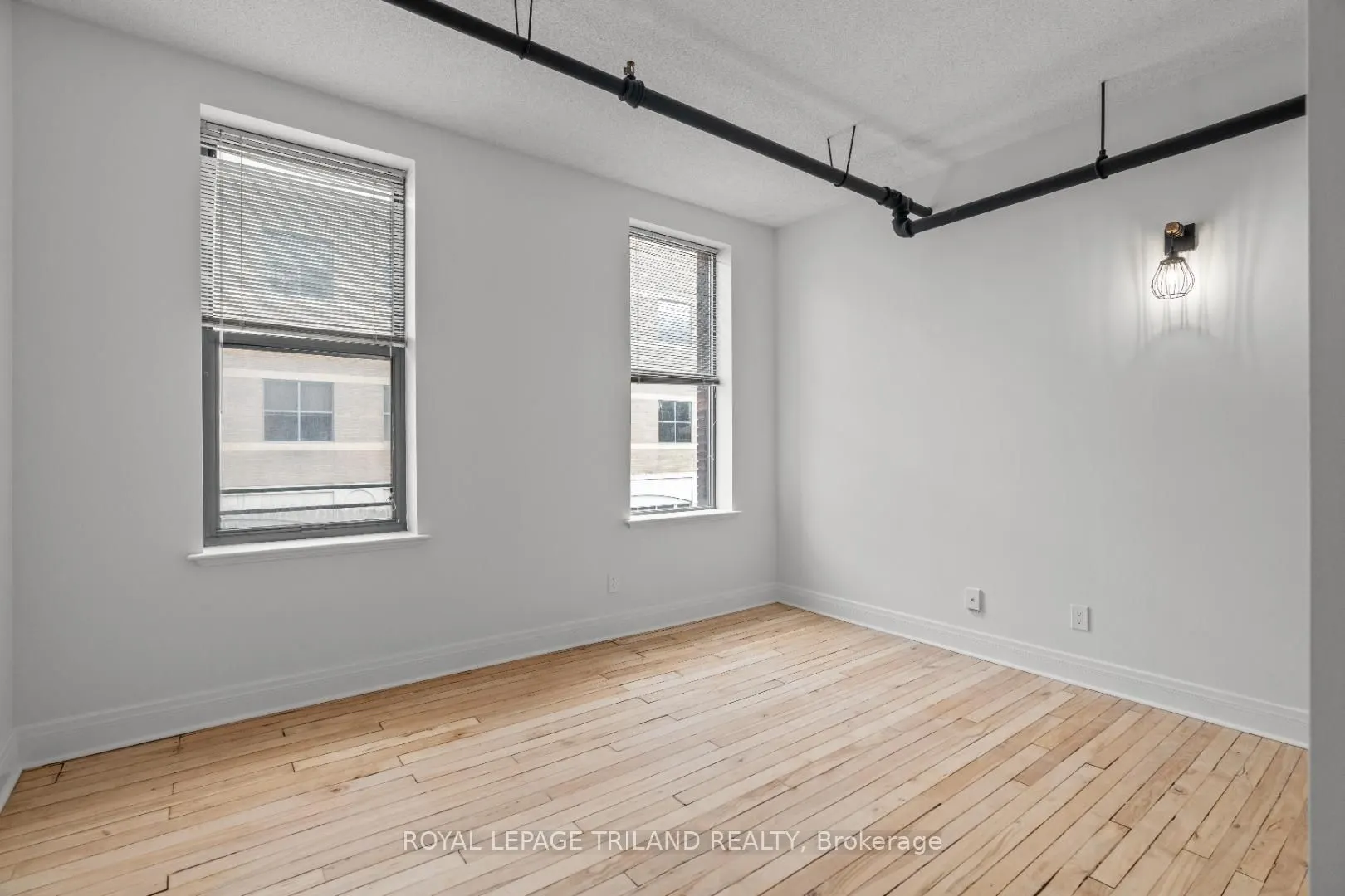 330 Clarence St, #202