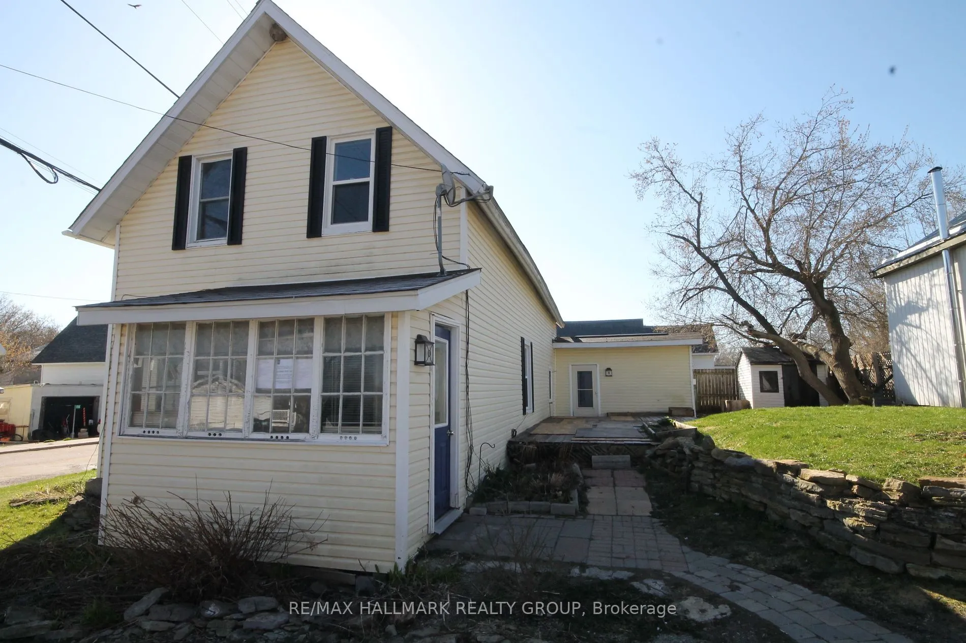 923 CENTER St