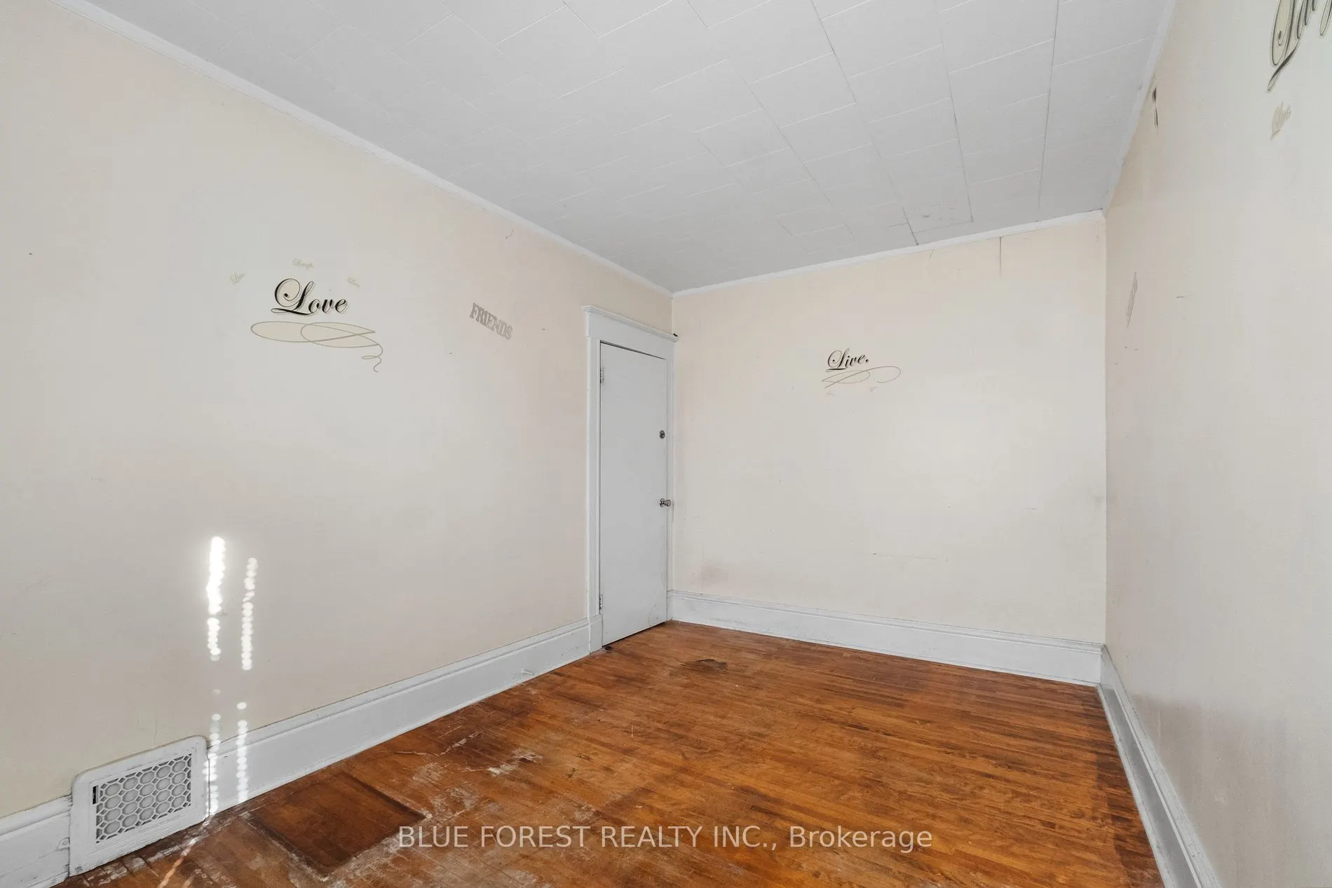 37 John St