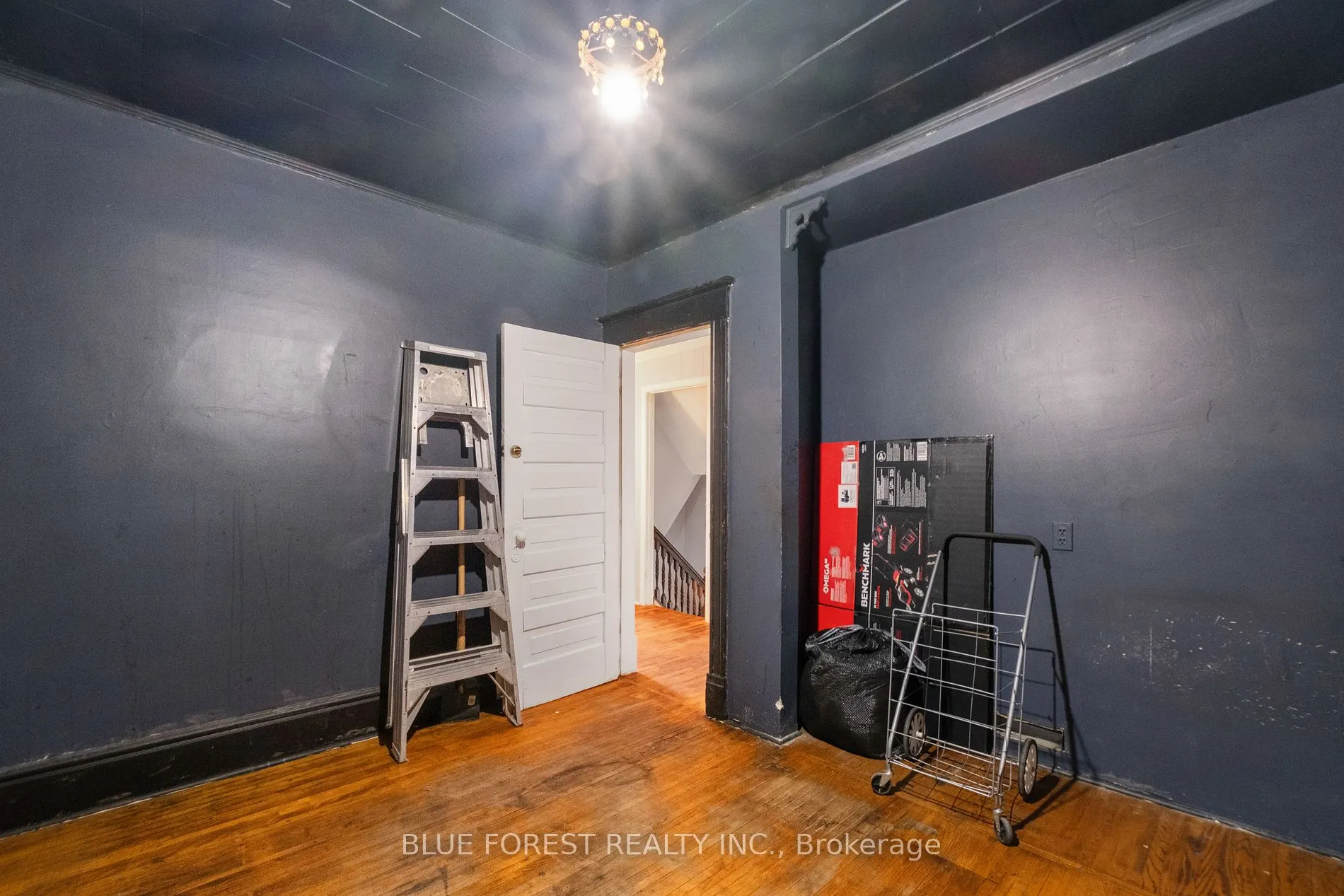 37 John St