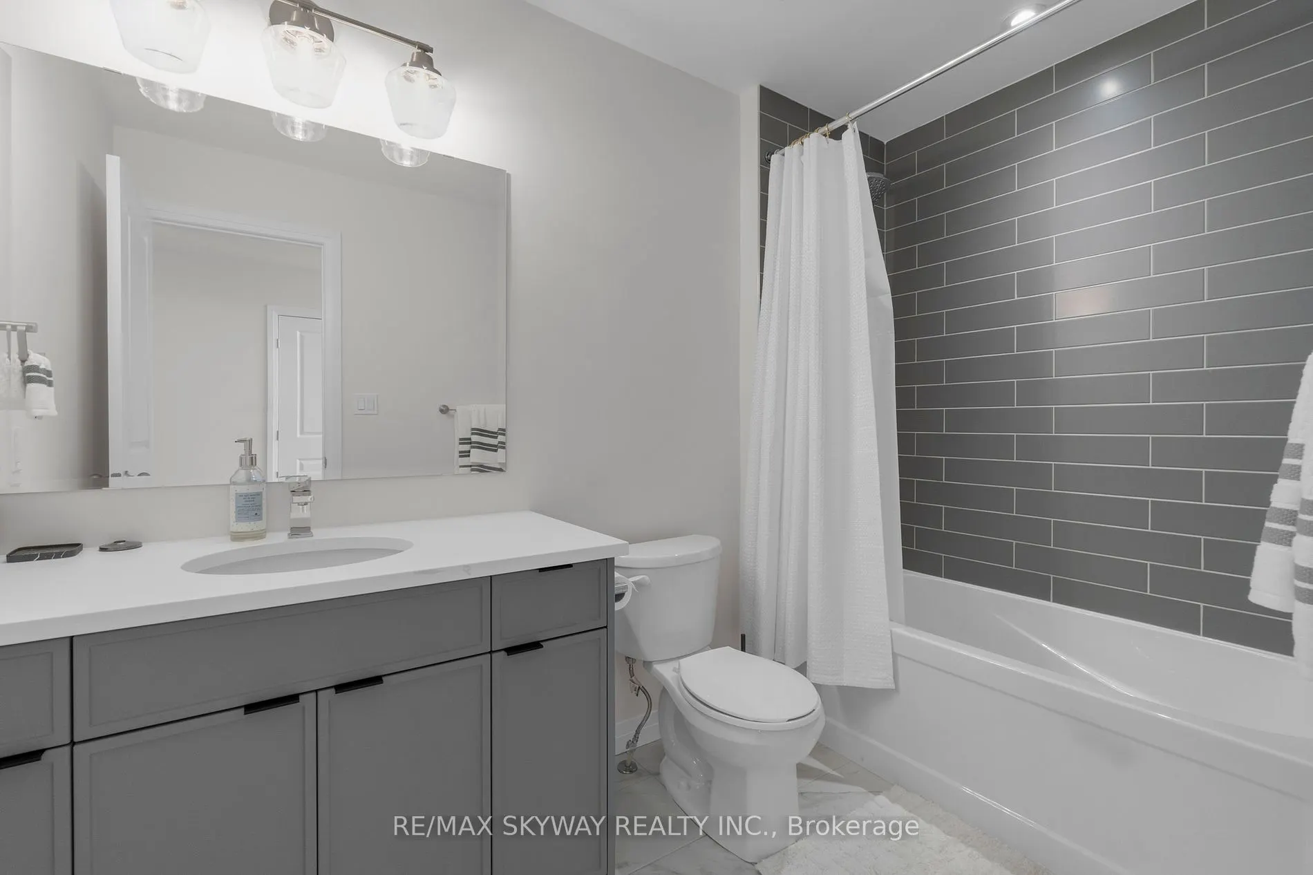 972 Stonecliffe Walk, #18