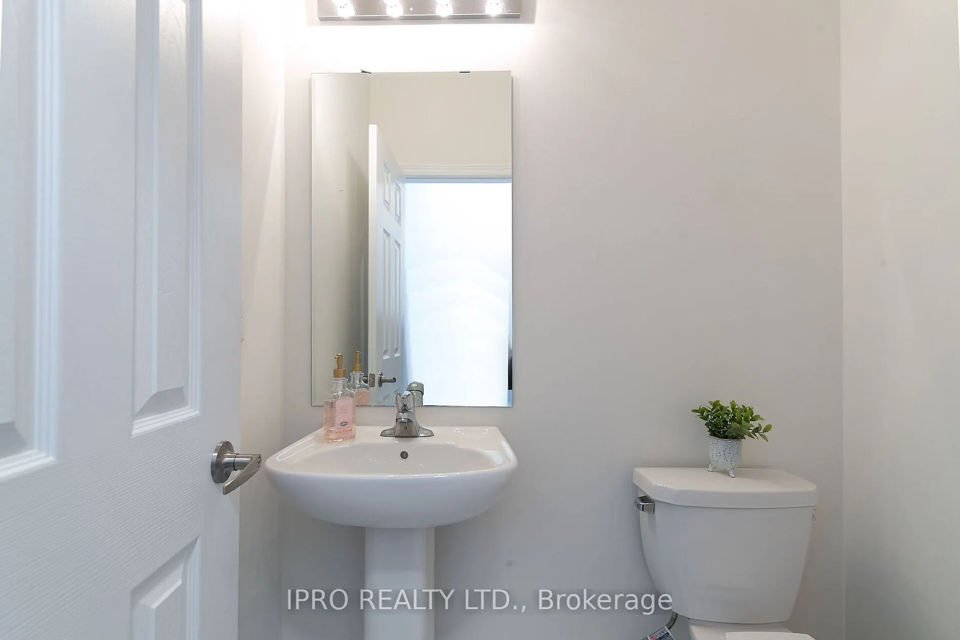 166 Deerpath Dr, #60