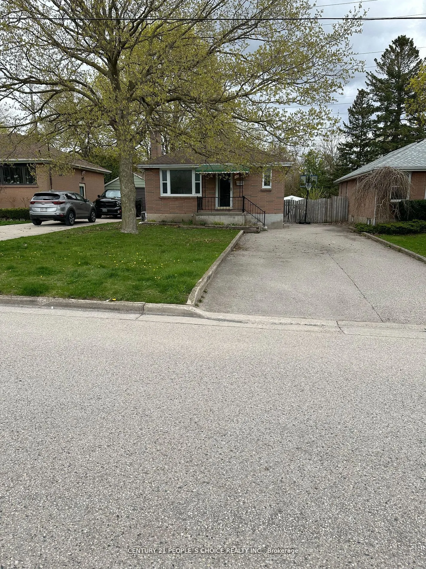 156 Ellsworth Cres