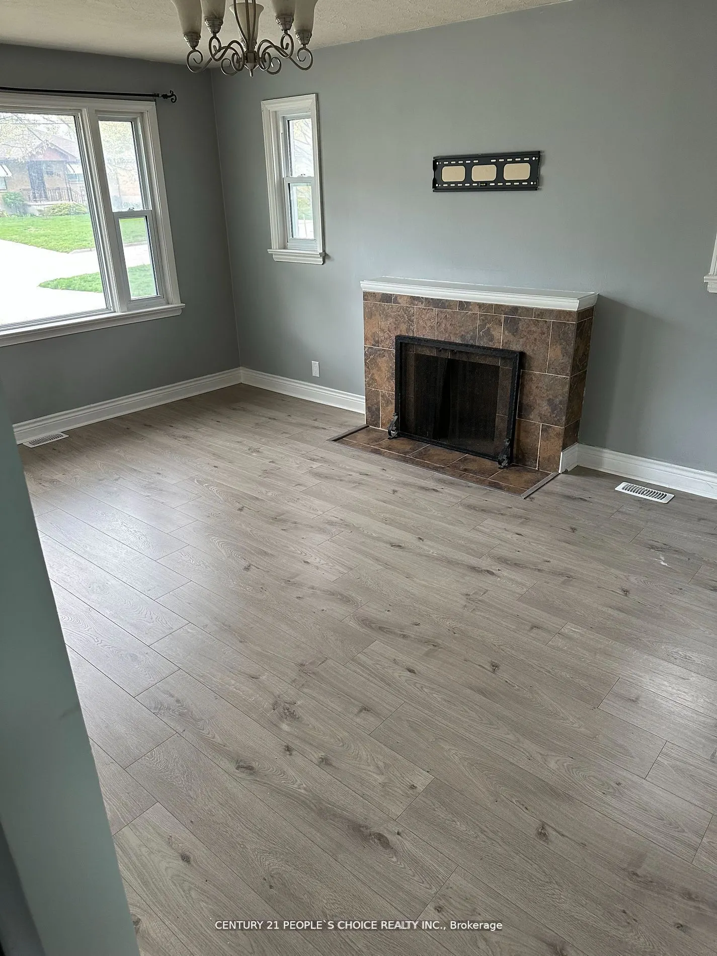 156 Ellsworth Cres