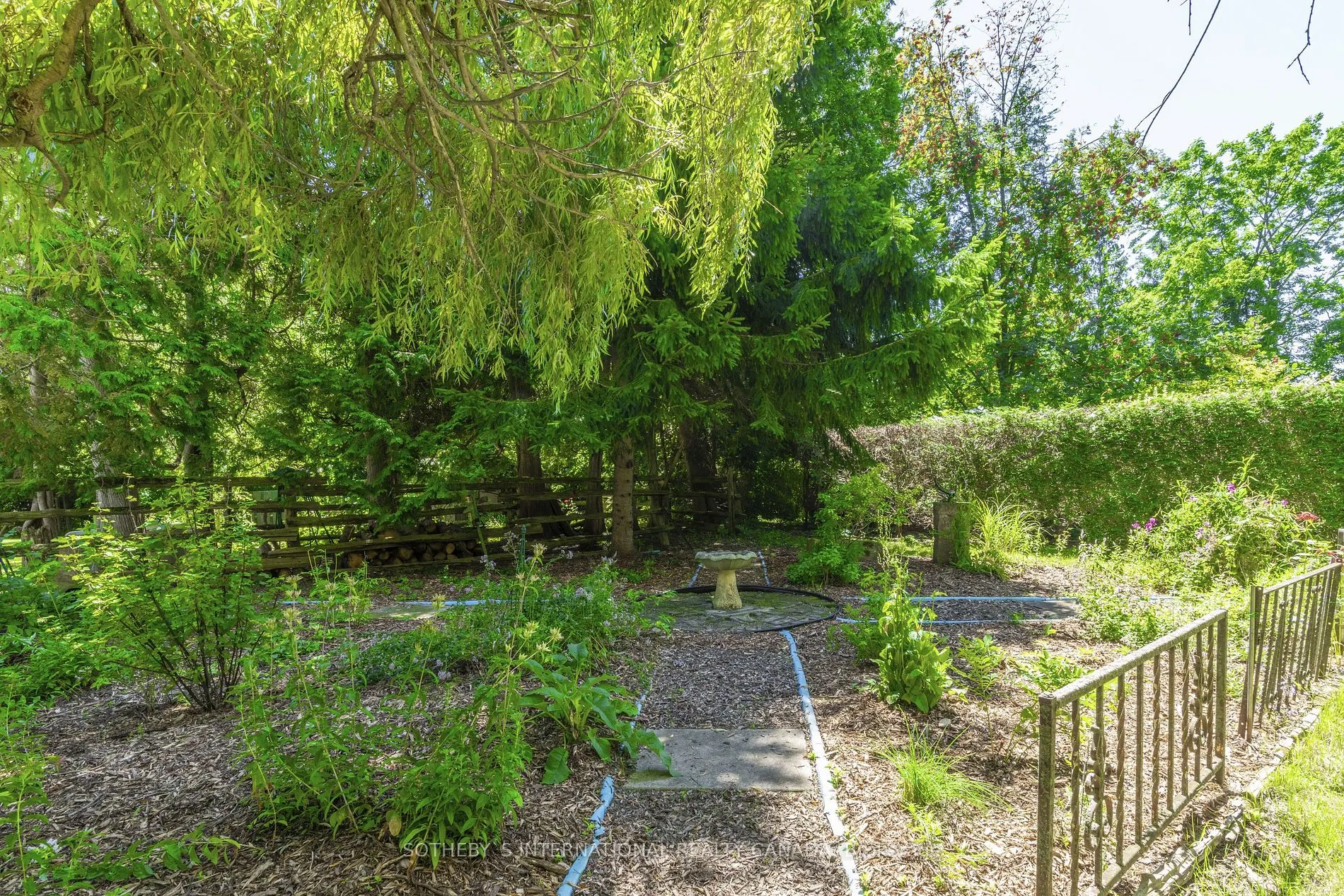 366 Lakeshore Rd