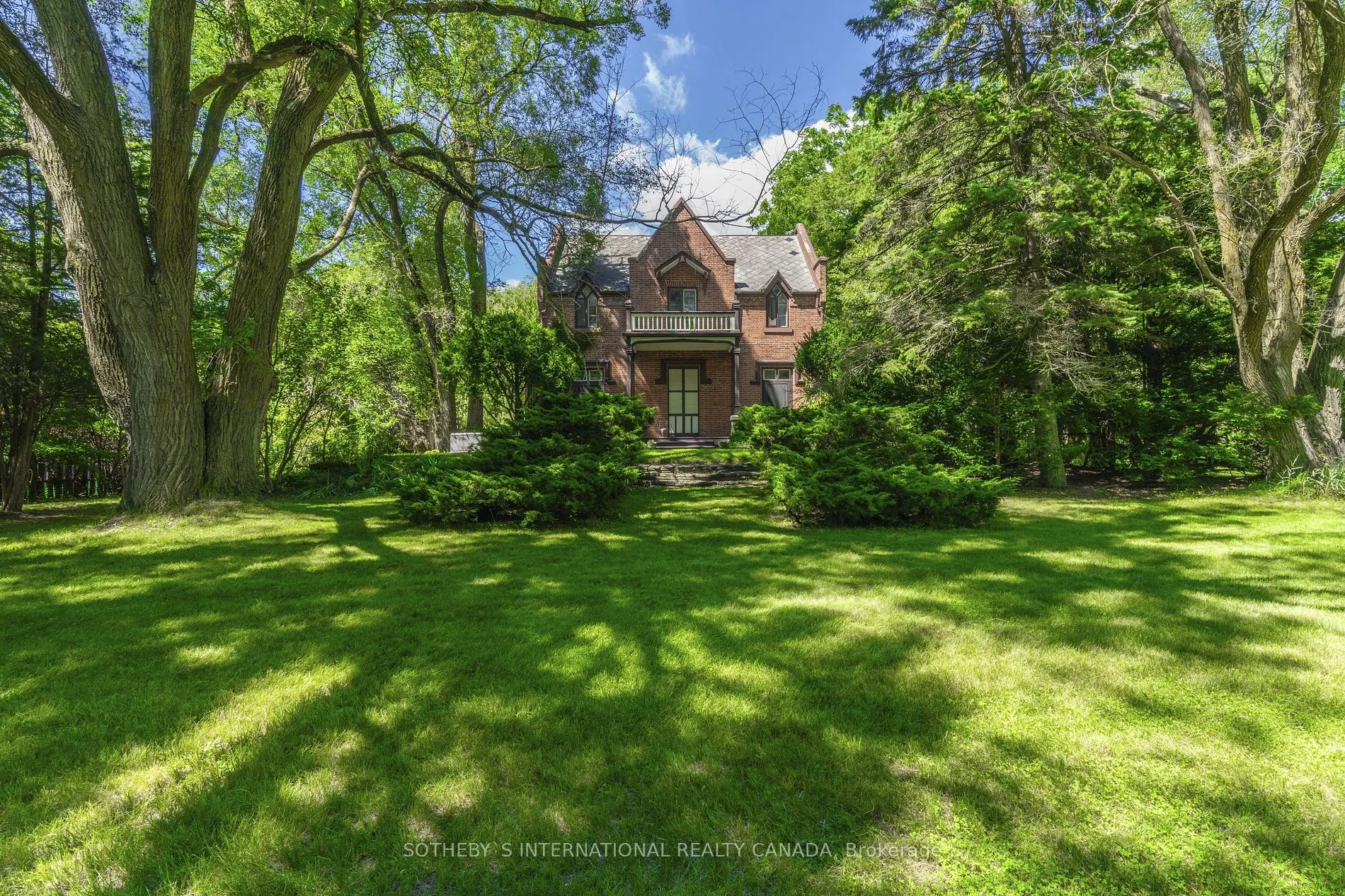 366 Lakeshore Rd