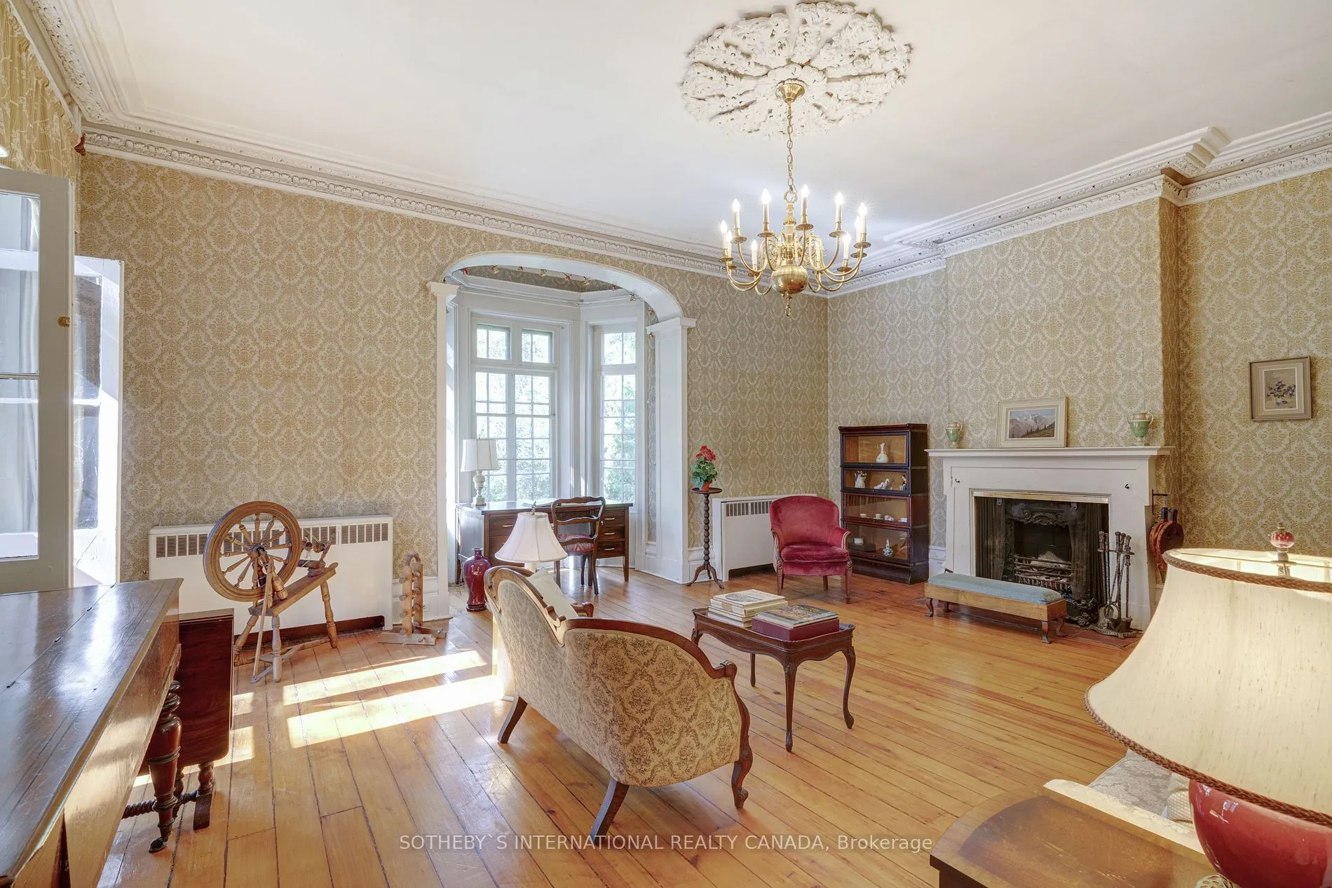 366 Lakeshore Rd