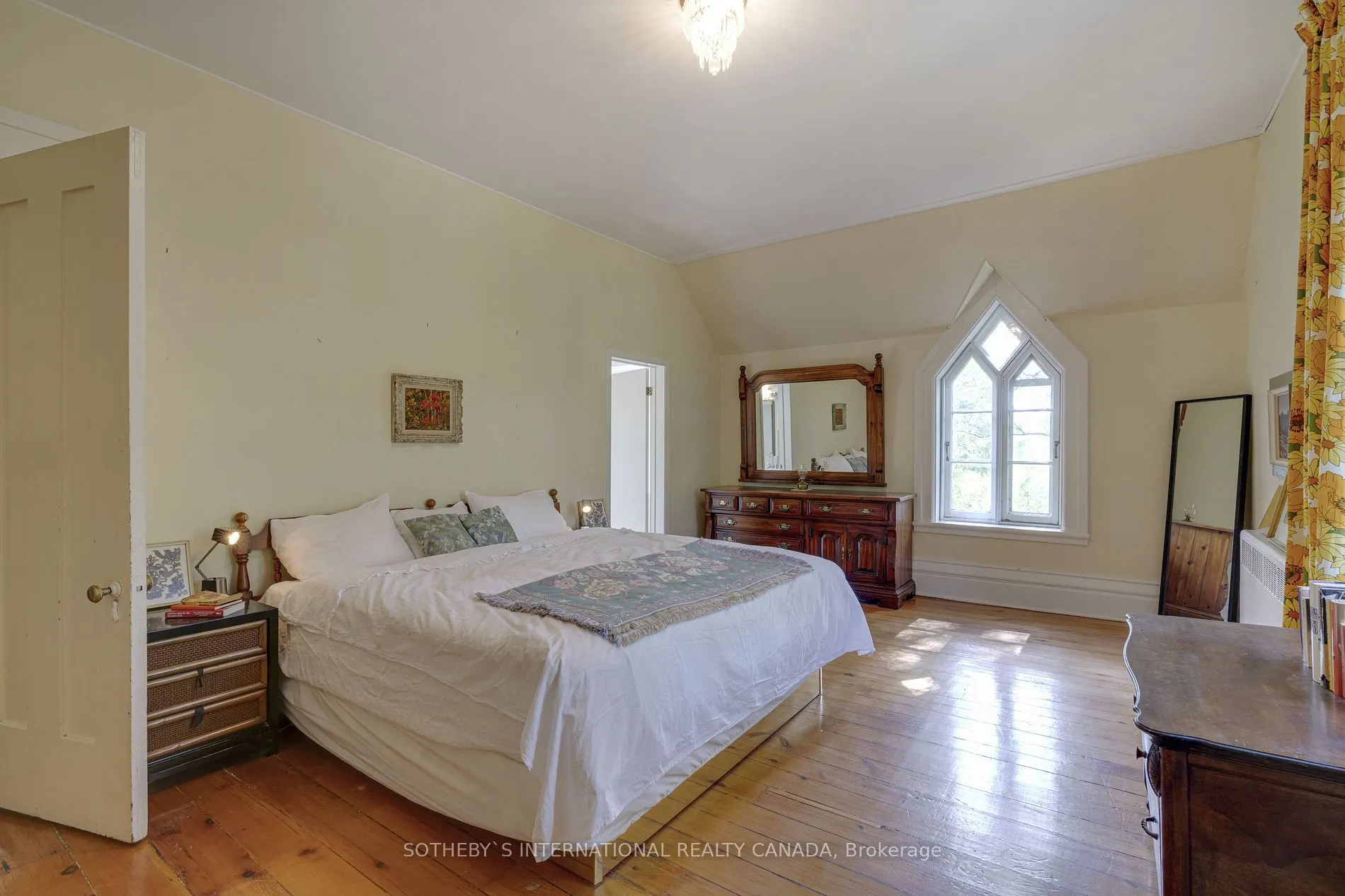 366 Lakeshore Rd