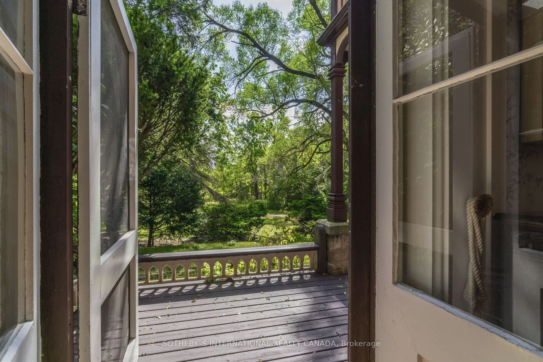 366 Lakeshore Rd