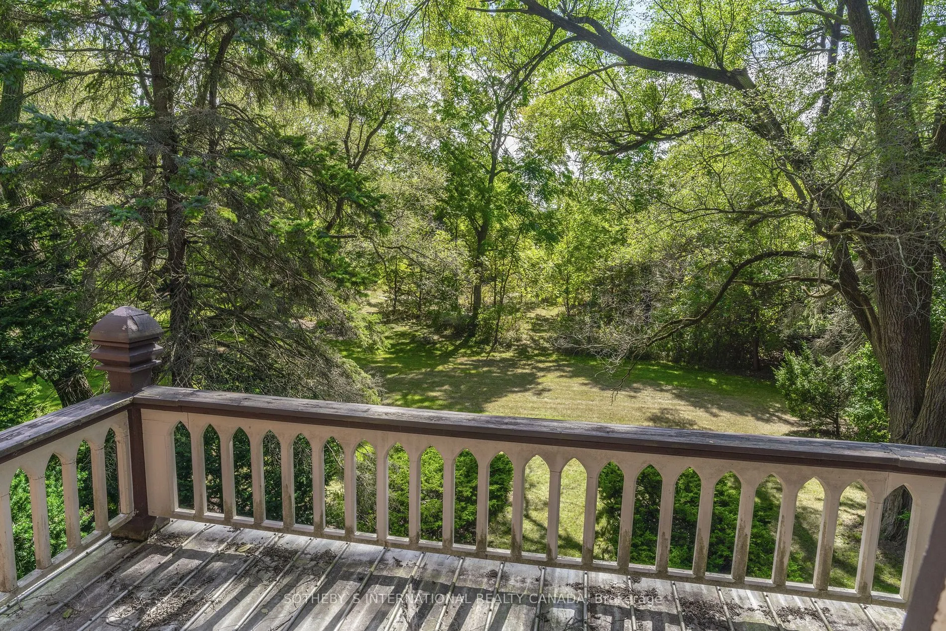 366 Lakeshore Rd