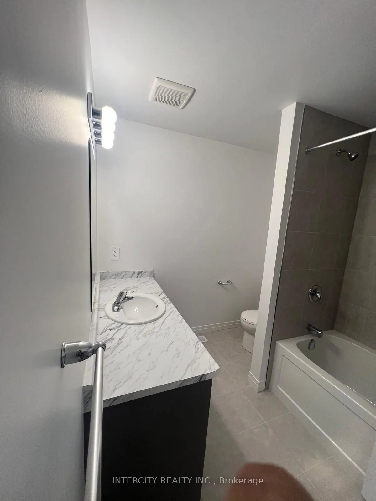 81 Queensbrook Cres