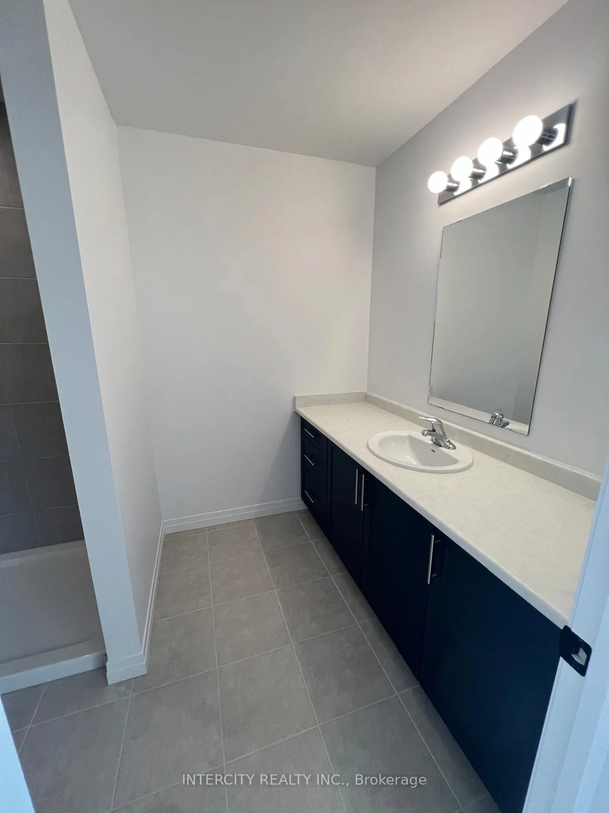 81 Queensbrook Cres