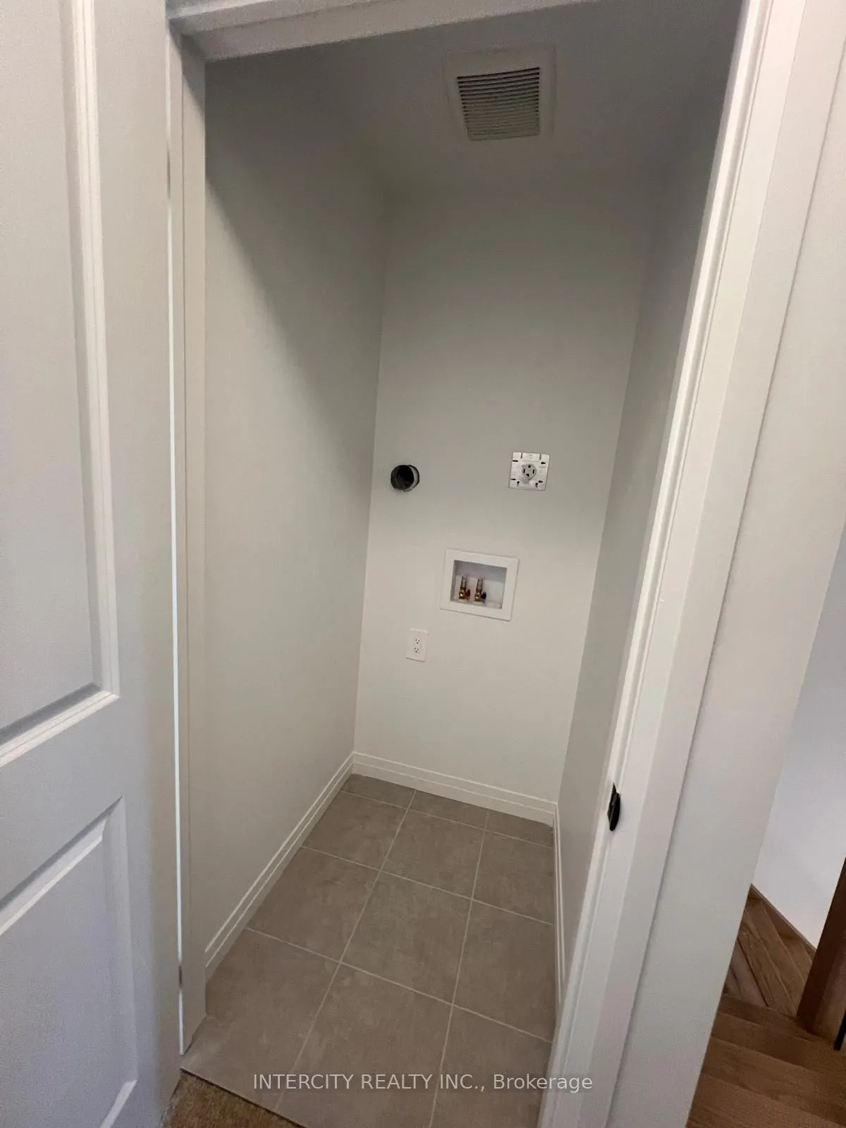 81 Queensbrook Cres
