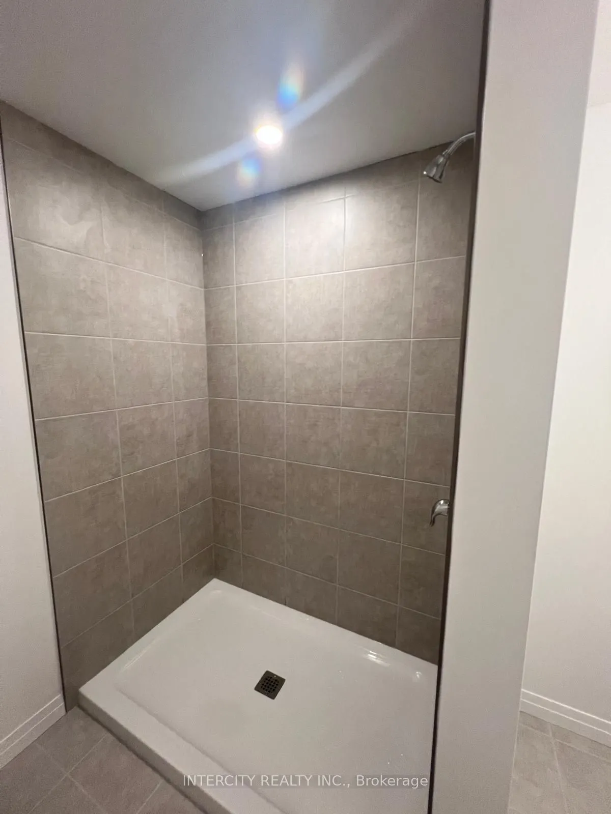 81 Queensbrook Cres