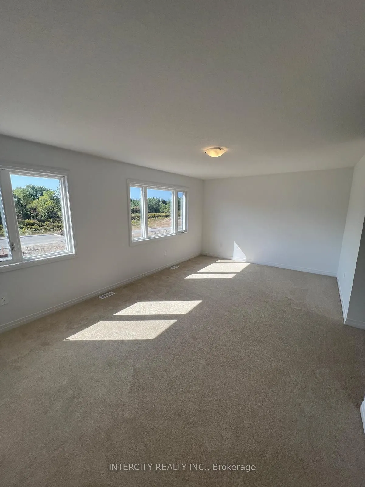 81 Queensbrook Cres